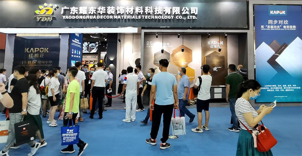 1598229305109570.jpg 正门口火爆.jpg