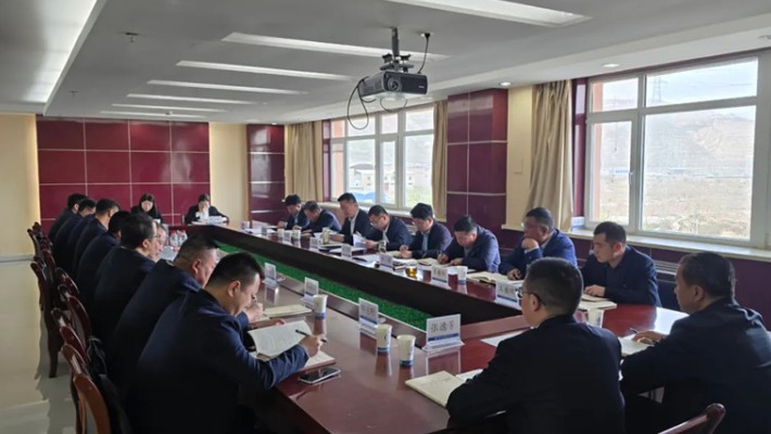 装备公司党委开展深入贯彻中央八项规定精神学习教育读书班第一次集..